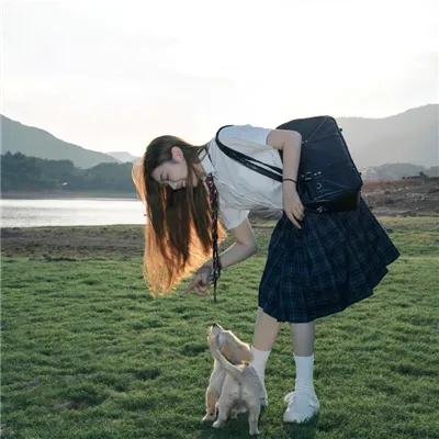 年轻女子